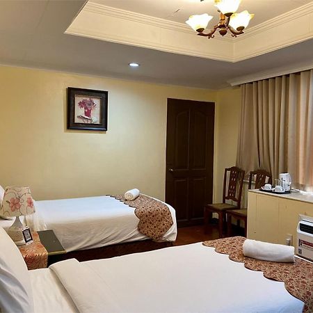 White Knight Hotel Intramuros Манила Экстерьер фото