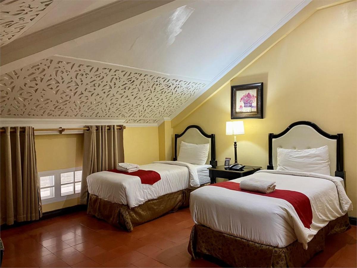 White Knight Hotel Intramuros Манила Экстерьер фото