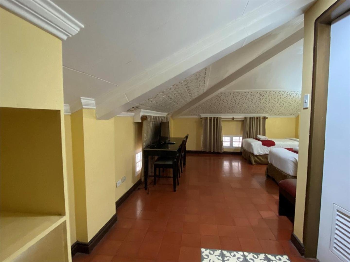 White Knight Hotel Intramuros Манила Экстерьер фото