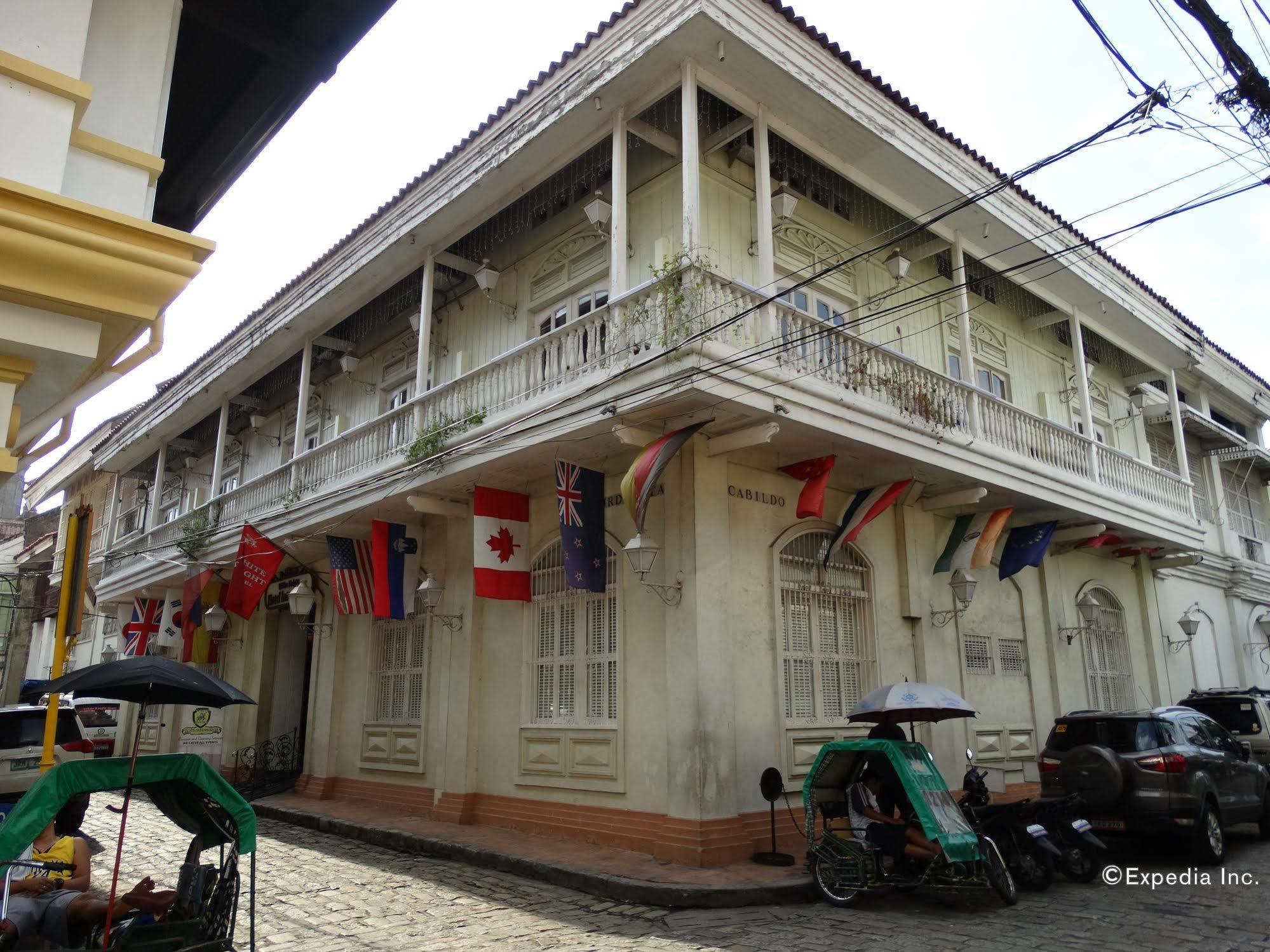 White Knight Hotel Intramuros Манила Экстерьер фото