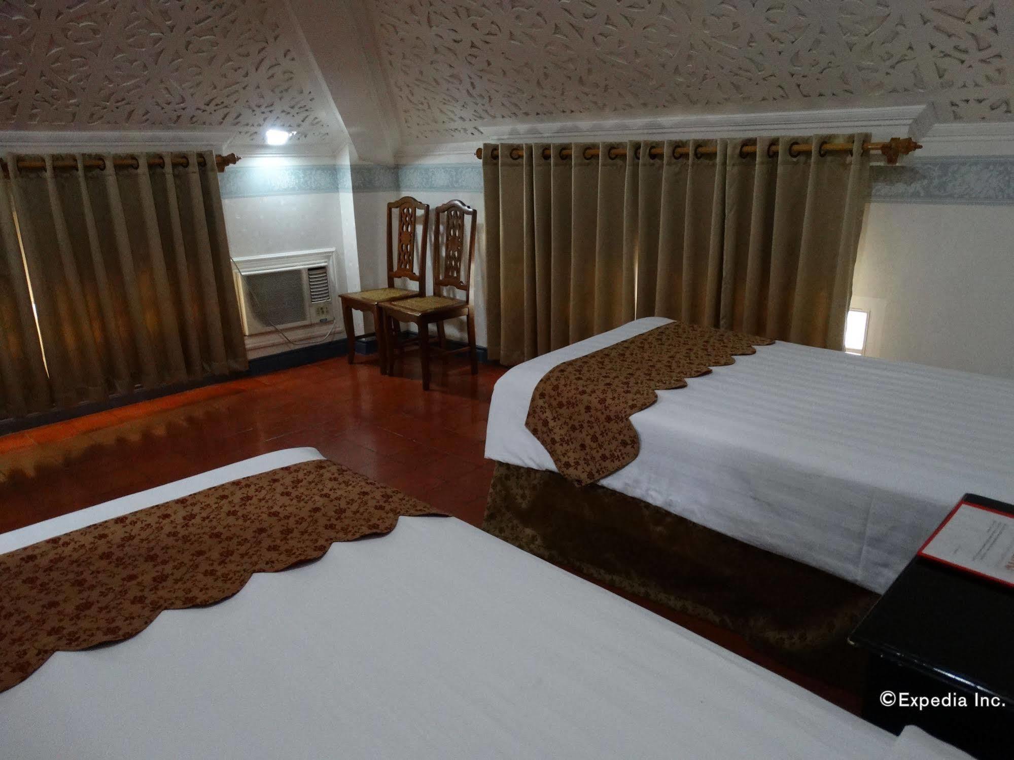 White Knight Hotel Intramuros Манила Экстерьер фото
