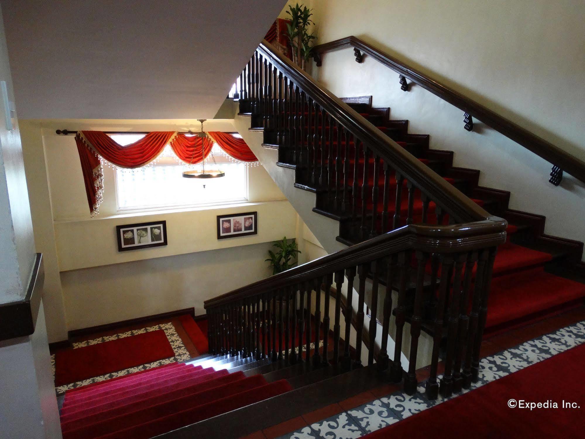 White Knight Hotel Intramuros Манила Экстерьер фото