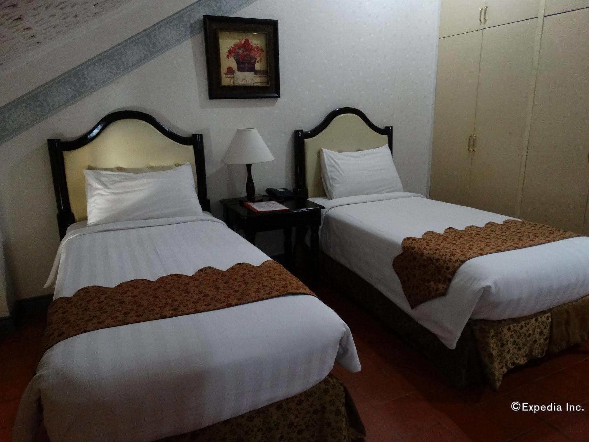 White Knight Hotel Intramuros Манила Экстерьер фото